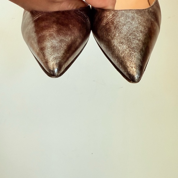 Manolo Blahnik Metallic Pale Gold/ Copper Carolyne Slingback 90mm heels EU 38.5 - Picture 5 of 9